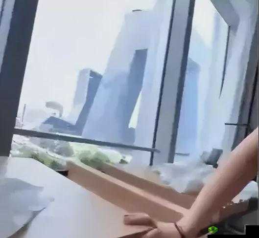 张律渝和吕总落地窗：背后的故事