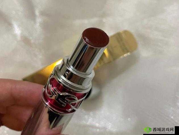 YSL 口红 6998：水蜜桃色号的迷人魅力